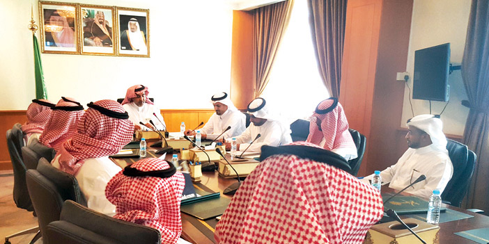  خلال اجتماع محافظ ينبع مع مسؤولي التعدين