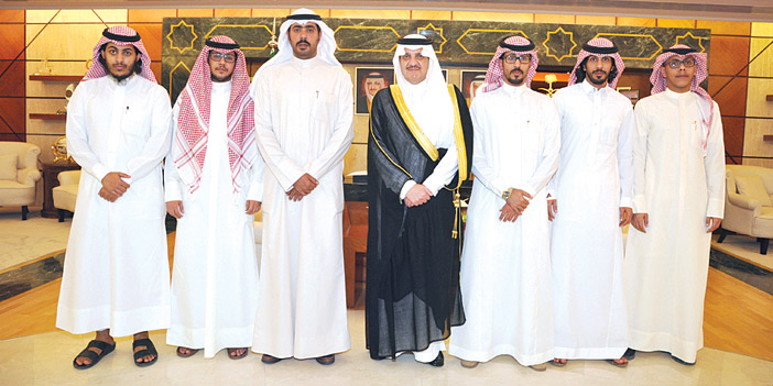  الأمير سعود بن نايف مع إخوة القتيل الدوسري