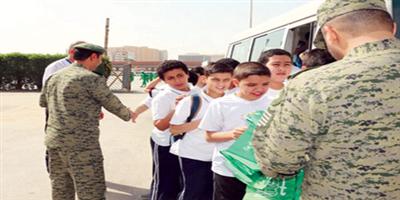 معهد الجوازات يستقبل طلبة المدارس العربية 