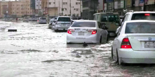  تجمعات للمياه شهدها عدد من التقاطعات