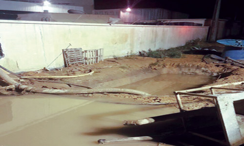  جانب من منطقة تجمع المياه التي غرق فيها العامل