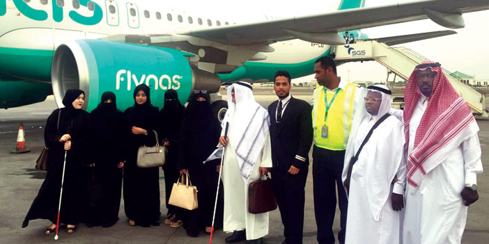  أعضاء جمعية إبصار بمطار جدة أثناء مغادرتهم إلى الرياض