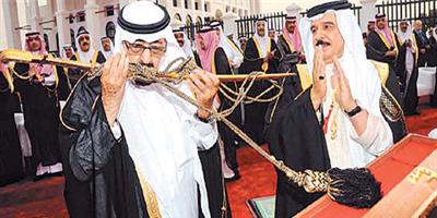 السيف.. تاريخ.. وحد.. و أحد مكونات راية التوحيد 