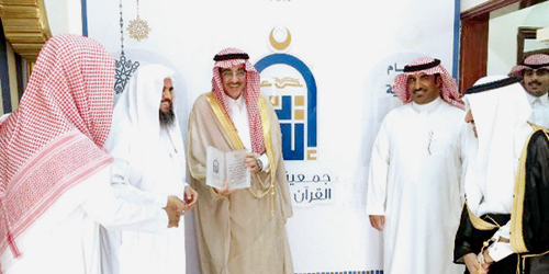  محافظ القويعية يتسلّم الدرع التذكارية