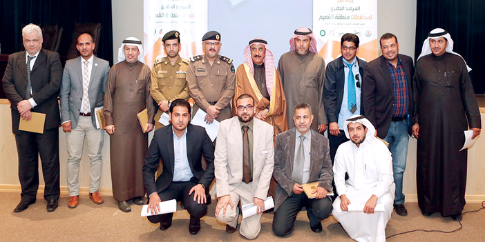  محافظ رياض الخبراء وفريق العمل في المرصد الحضري