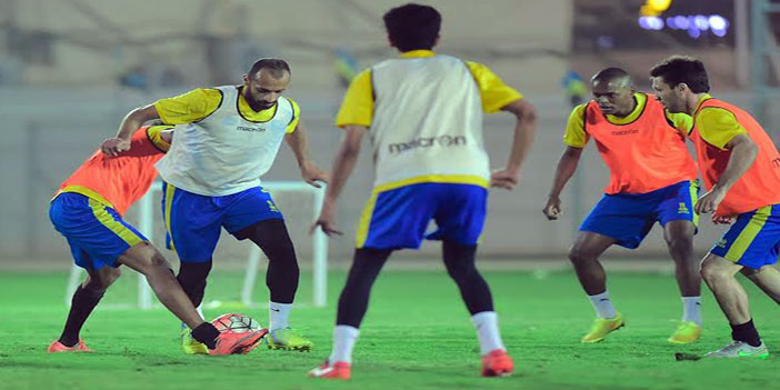 جوميز يركز على التمرير والتسديد 