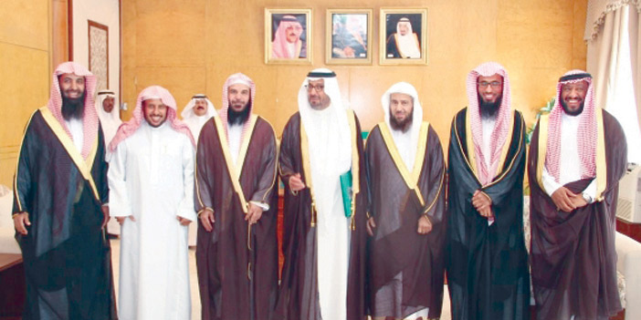  الأمير سعود مع أعضاء المكتب التعاوني