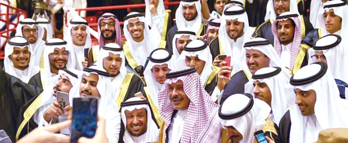  الأمير مشاري  بين خريجي الدفعة العاشرة من طلاب جامعة الباحة