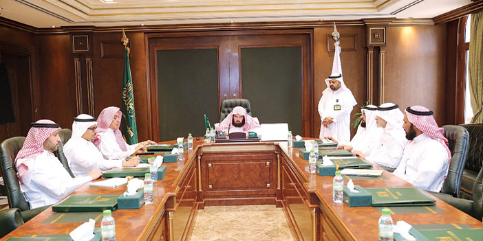  السديس يترأس أحد الاجتماعات