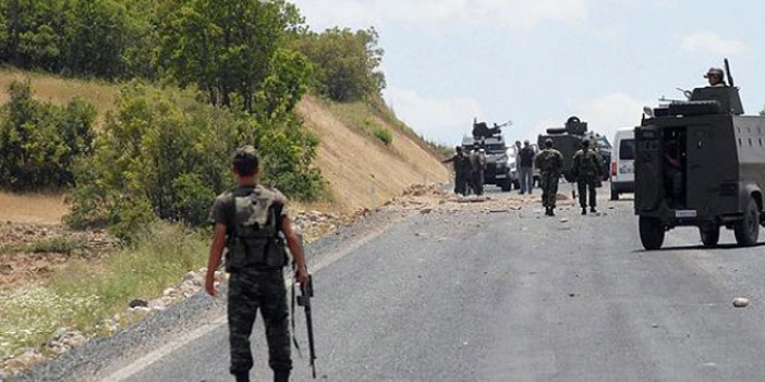  موقع الانفجار الذي استهدف حافلة نقل جنود أتراك