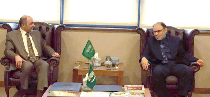  الملحق الثقافي د.فيصل أبا الخيل مستقبلاً د.فهد العسكر وكيل جامعة الإمام للدراسات العليا