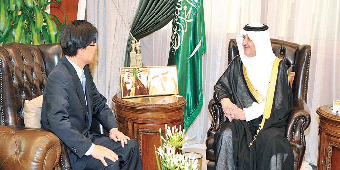  جانب من لقاء أمير الشرقية بالسفير الكوري