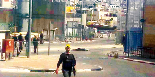  الاحتلال يطلق النار على الفلسطينيين ويتركهم ينزفون دون إسعافهم