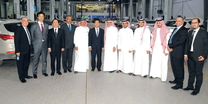  صورة جماعية من داخل أحد مراكز الصيانة