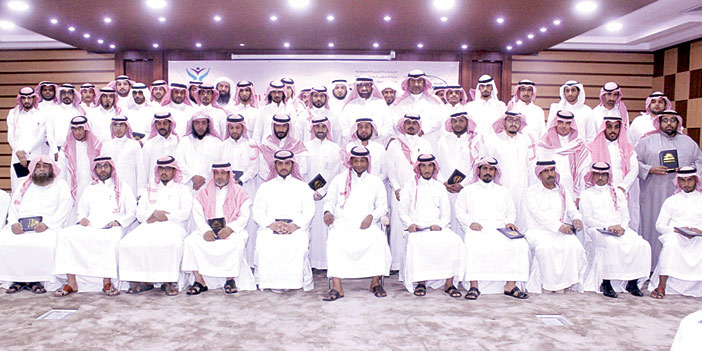   المراقبون الصحيون مع رئيس البلدية بعد ختام الدورة