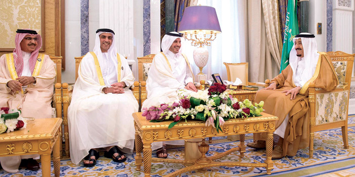  المليك خلال استقباله الوزراء