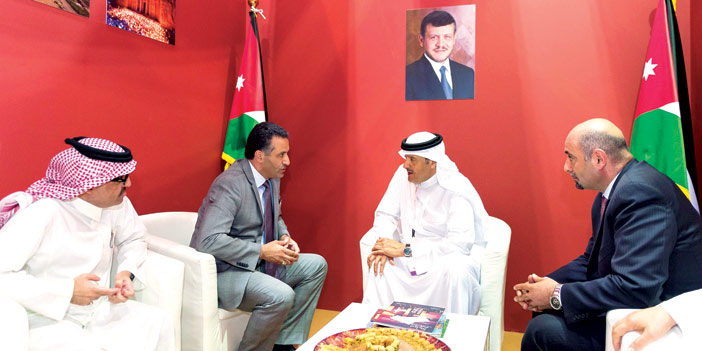  الأمير سلطان بن سلمان خلال لقائه بمسؤولي السياحة العربية