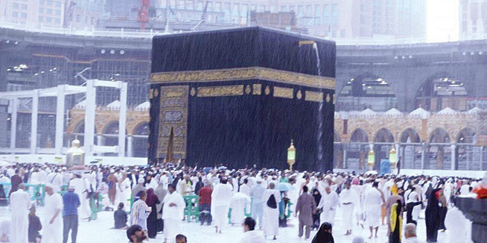   المسجد الحرام لحظة هطول الأمطار الغزيرة على مكة المكرمة