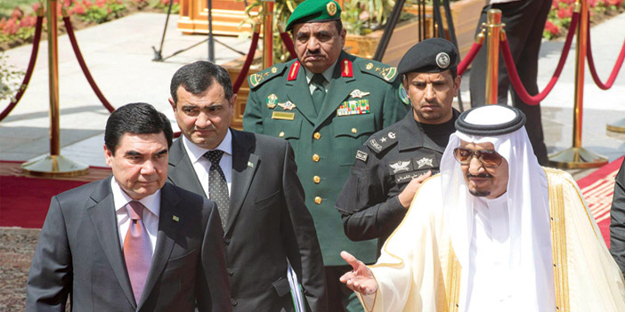  خادم الحرمين الشريفين خلال استقباله رئيس تركمانستان