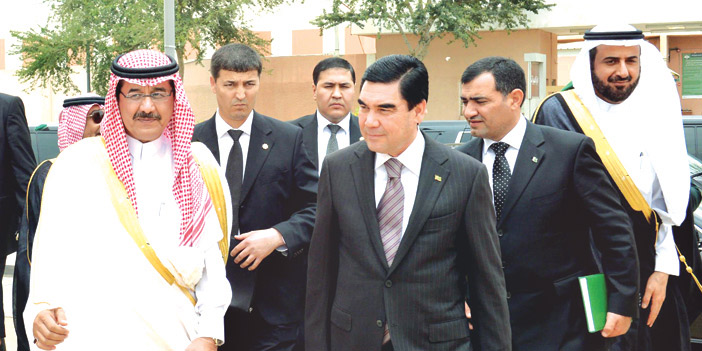    رئيس تركمانستان خلال زيارته حي البجيري