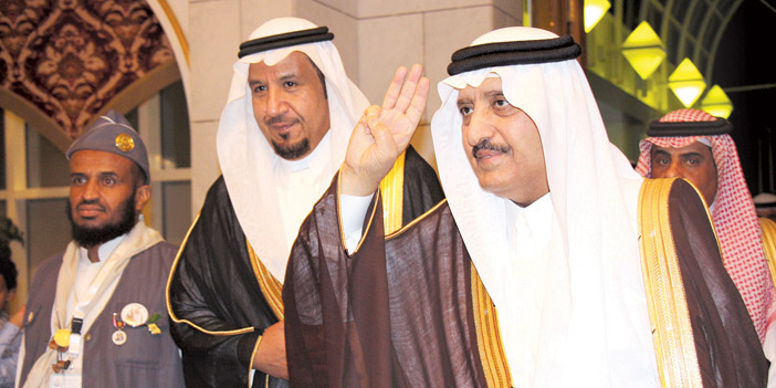   الأمير أحمد بن عبدالعزيز يحيي الكشافة