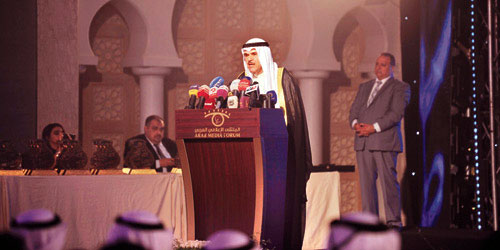  وزير الإعلام الكويتي يلقي كلمته