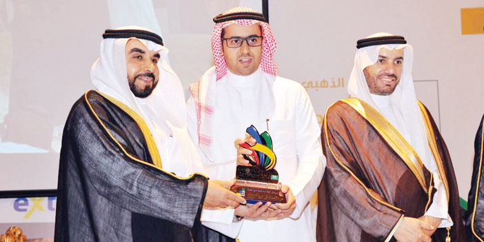  محافظ المؤسسة يكرم اكسترا