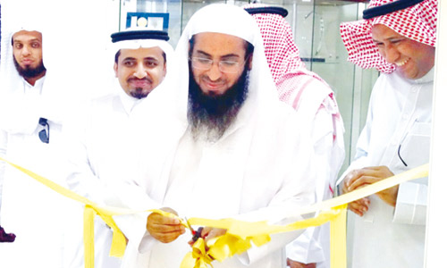  من قص شريط الحفل