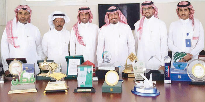   صورة جماعية لفريق عمل في القناة الاقتصادية بقيادة الزميل سعود الغربي المشرف العام