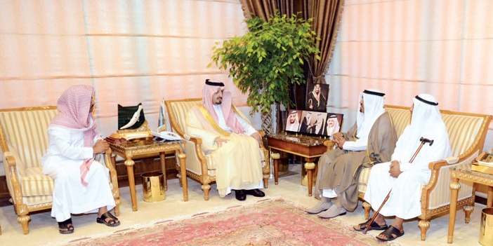  أمير منطقة عسير مستقبلاً والد الطالبة