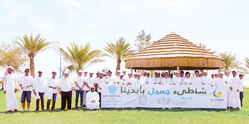   صورة جماعية للمشاركين في الحملة