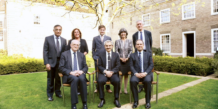   الأمير الوليد بن طلال مع مديري الجامعات والمراكز