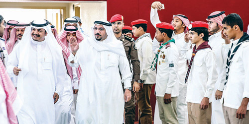  الأمير فيصل يدخل الحفل مفاجئاً الجميع بحضوره