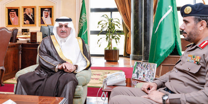   الأمير فهد بن سلطان خلال لقائه العميد الشمراني