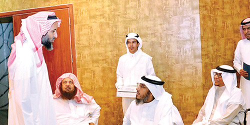   الصغير أثناء لقائه وفد ذوي الاحتياجات الخاصة