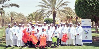 «مصرف الراجحي» يتطوعون لتنسيق وتنظيف الحدائق لحماية البيئة 
