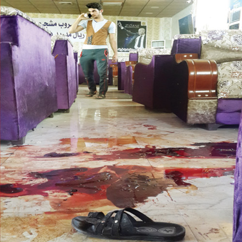   آثار الهجوم الإرهابي على مقهى في العراق