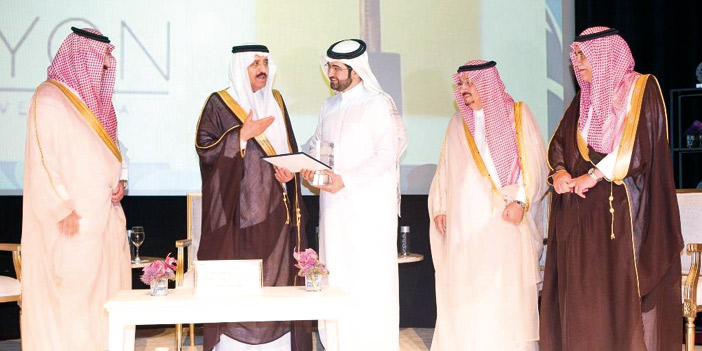   لقطات من رعاية سمو الأمير أحمد احتفال جمعية ألزهايمر