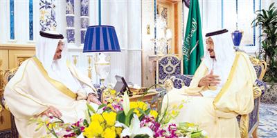خادم الحرمين يتسلم رسالة من ملك البحرين نقلها السفير آل خليفة 