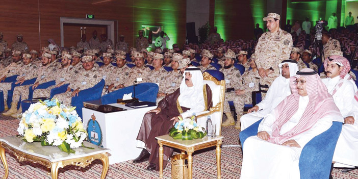  وزير الحرس الوطني خلال تدشينه عددا من مشاريع الكلية