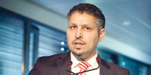   الدكتور العبيد متحدثاً في المؤتمر