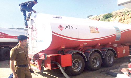  الناقلة التي تسرب منها الوقود