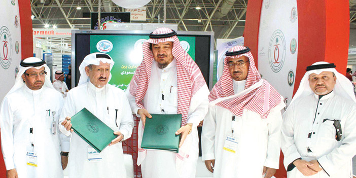   جانب من توقيع المجلس مذكرة التعاون  مع الجمعيات