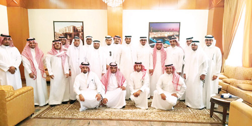   محافظ ينبع يلتقي رئيس وأعضاء لجنة شباب الأعمال