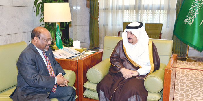   أمير منطقة الرياض خلال استقباله سفير المالديف