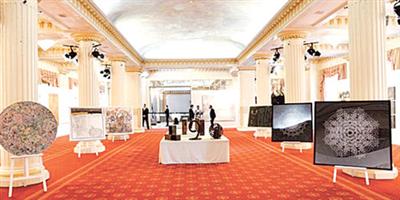 معرض للفن التشكيلي السعودي المعاصر في فرنسا افتتحه د. خالد العنقري 