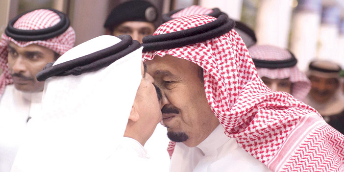  خادم الحرمين لدى استقباله ملك البحرين