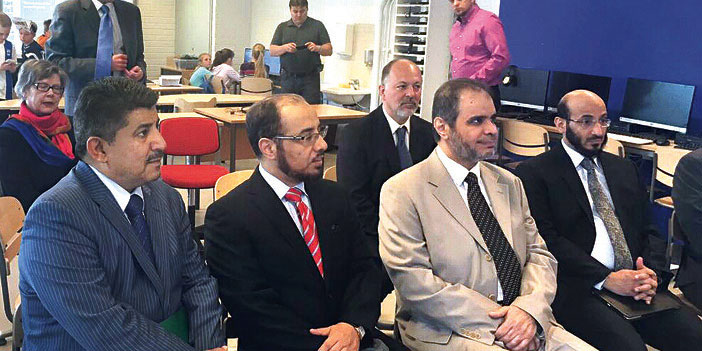   العيسى خلال زيارته المؤسسات التعليمية الفنلندية
