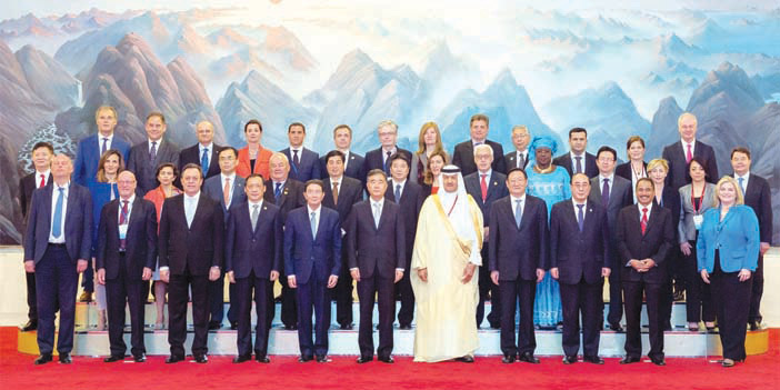   الأمير سلطان بن سلمان في صورة جماعية مع وزراء السياحة في مجموعة العشرين