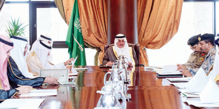   الأمير فهد بن سلطان خلال ترؤسه لجنة الحج